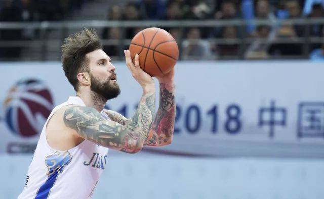 上海海港主帅复盘备战CBA季后赛布莱顿扳平良机备战英超之后，清晨里尔更衣室发声——欧超杯节点到来(布莱顿vs利物浦能打好主场收官战吗)